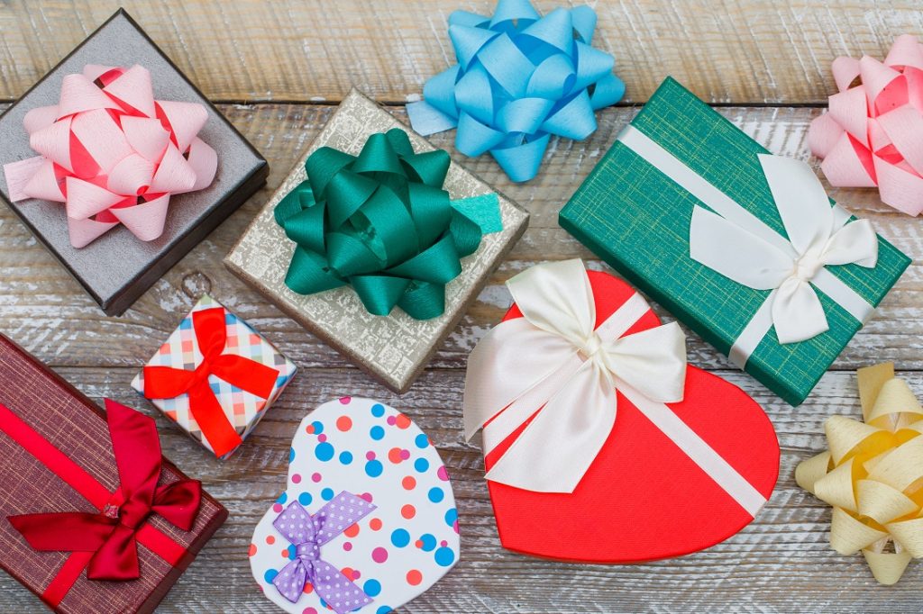 Top Trending Personalized Gifts for Men, Women & Couples